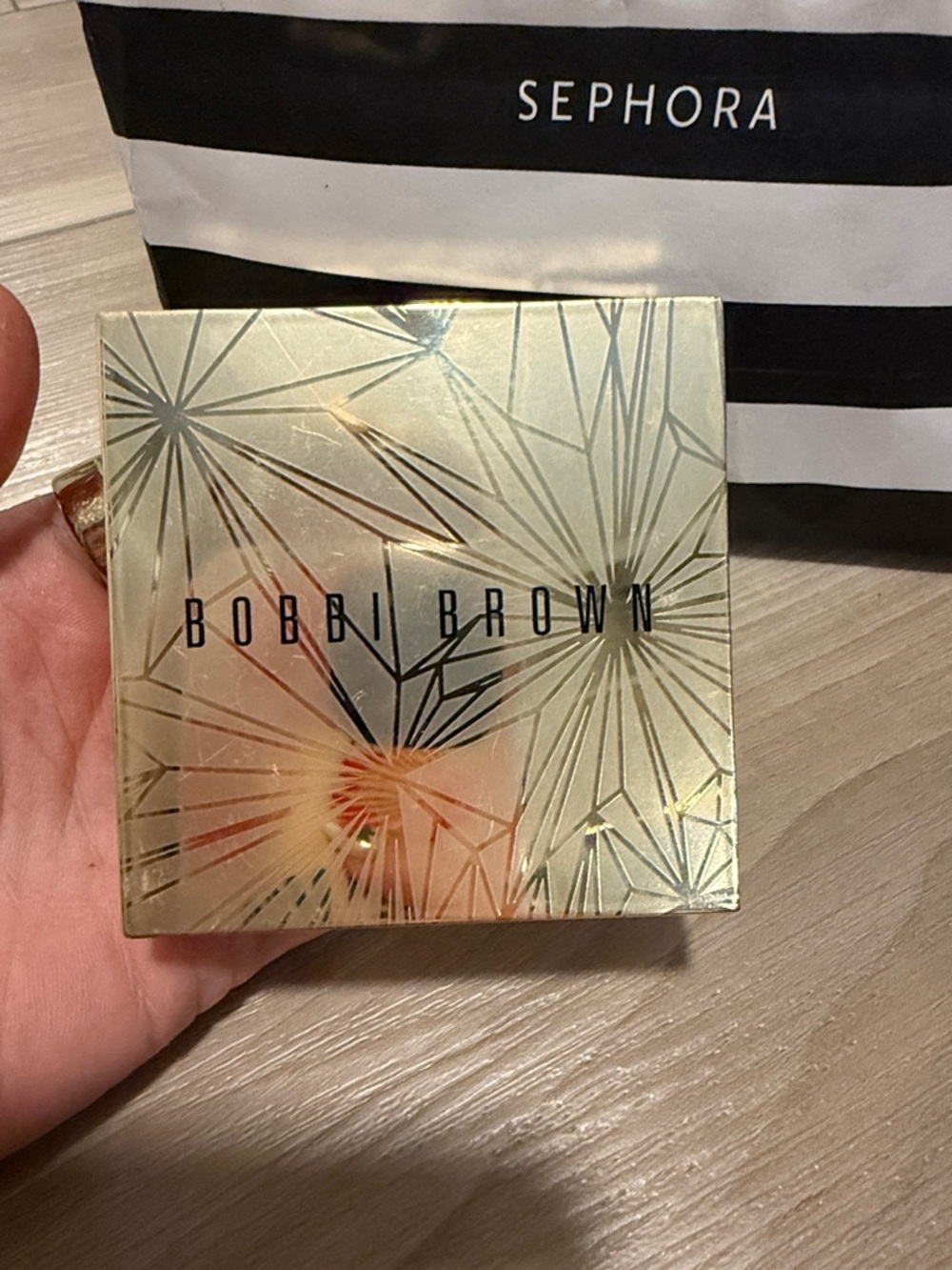 Bobbi Brown Luxe Illuminating Golden Hour powder.